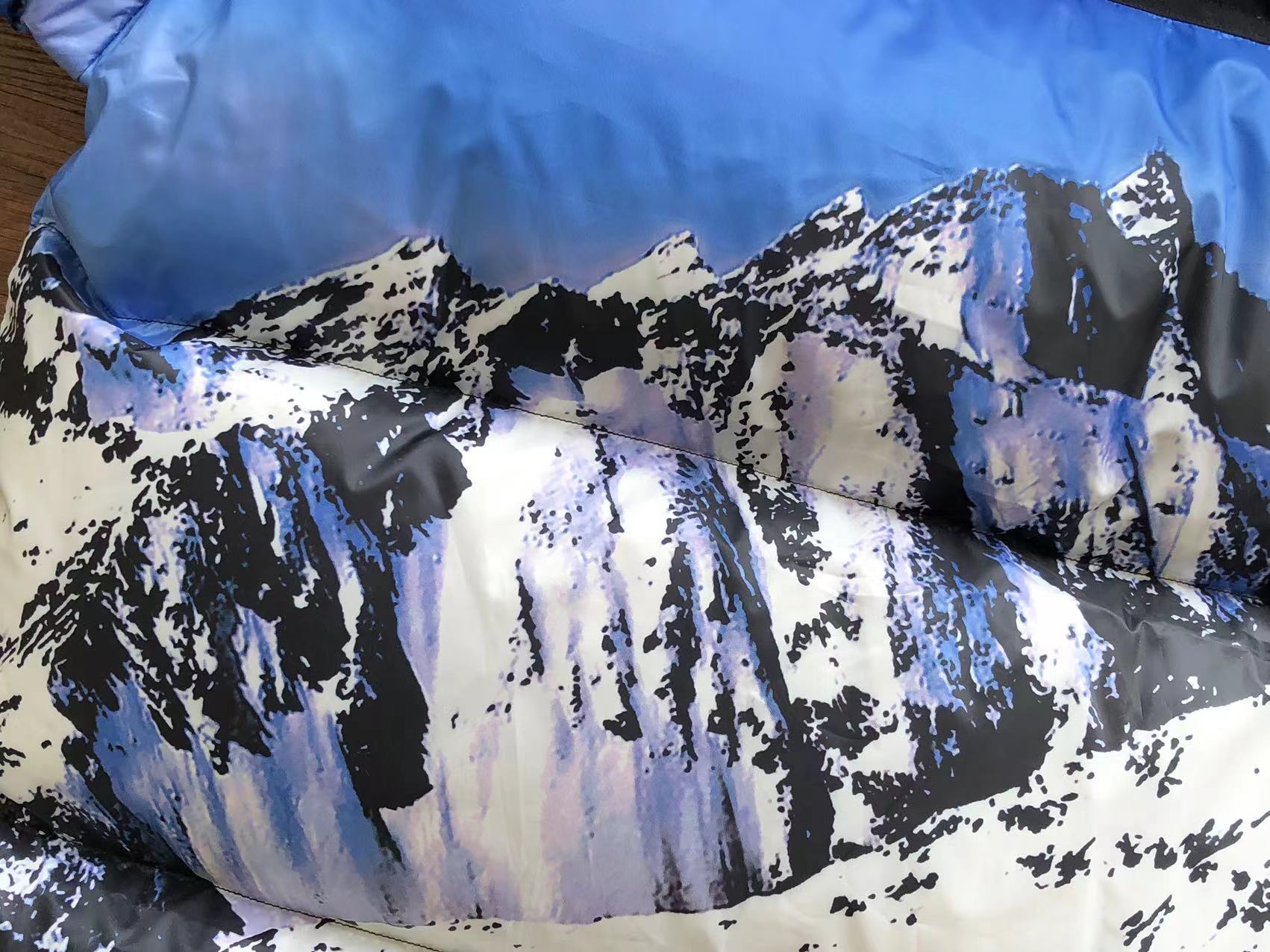 슈프림 x 노스페이스 패딩