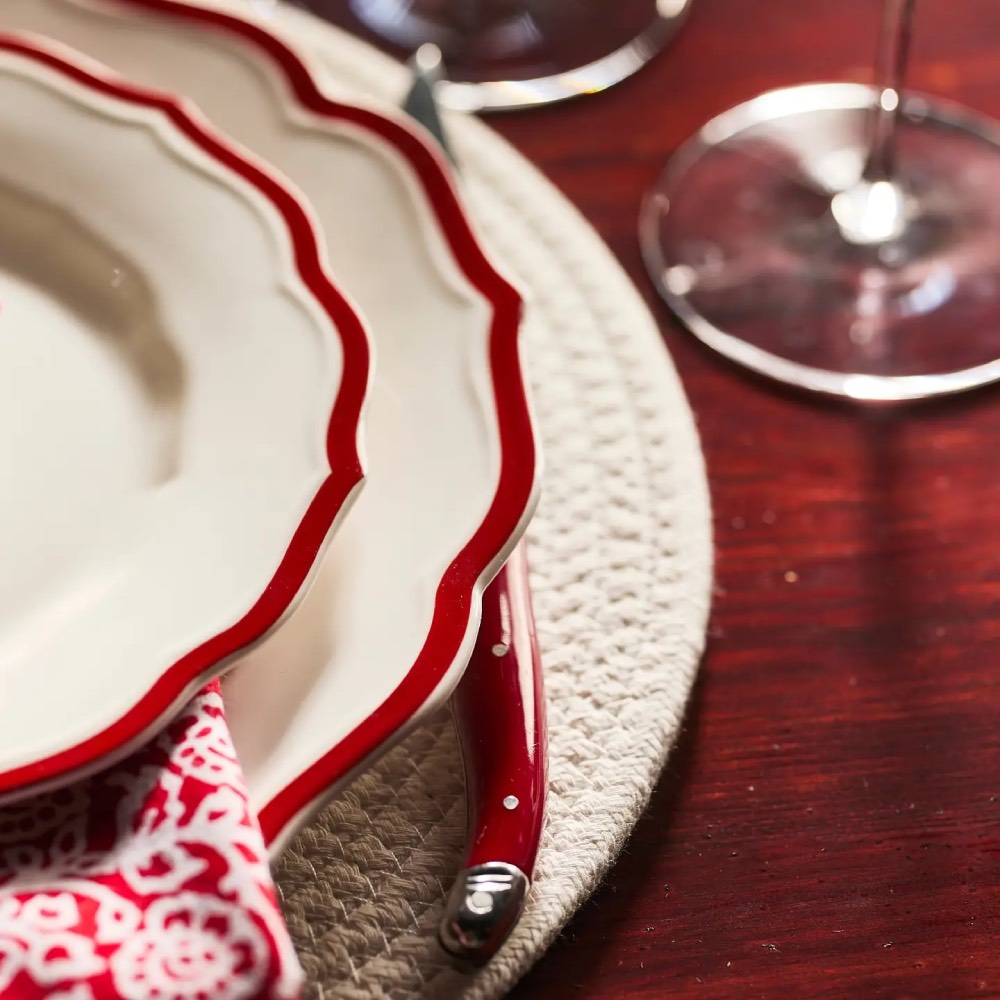 Stella Scalloped Crimson Salad Plate (Caskata) 디너 플레이트