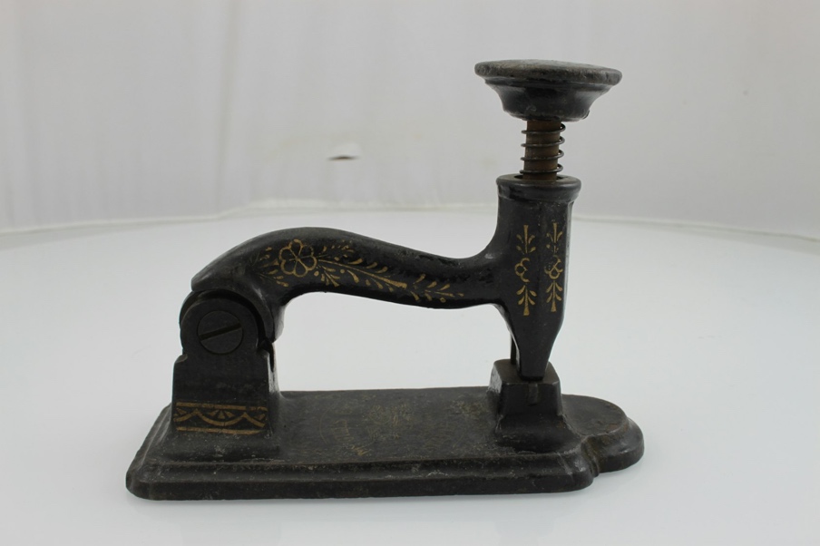 스테이플러 | 호치케스 | 디자인 | 텔유레터 | 일상의 것들 | 브랜딩 텔유어월드