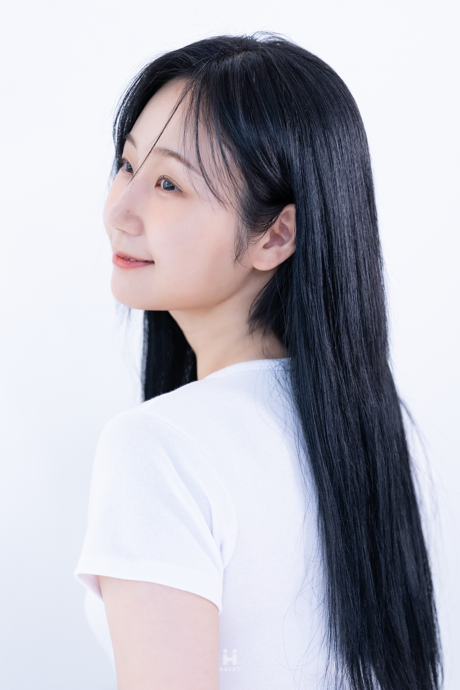 한지혜 프로필_비하인드_세로 2.png