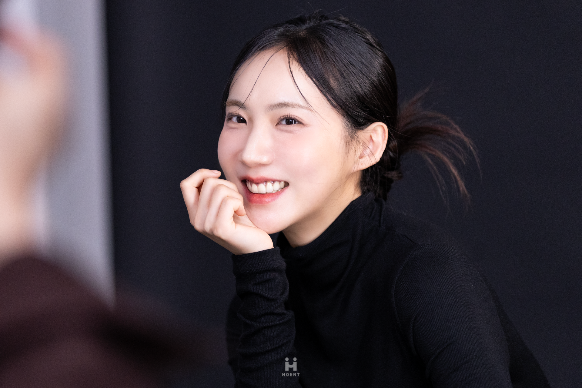 임소영 프로필_비하인드_가로 5.png