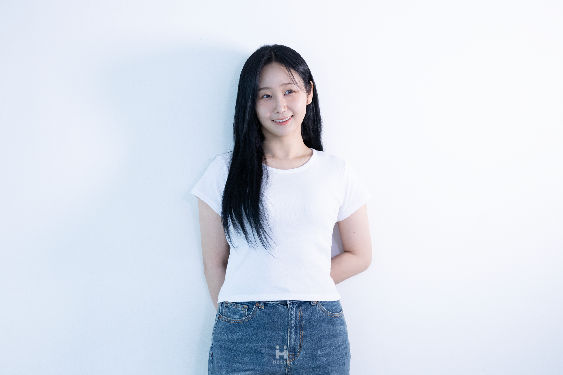 한지혜 프로필_비하인드_가로 추가2.png