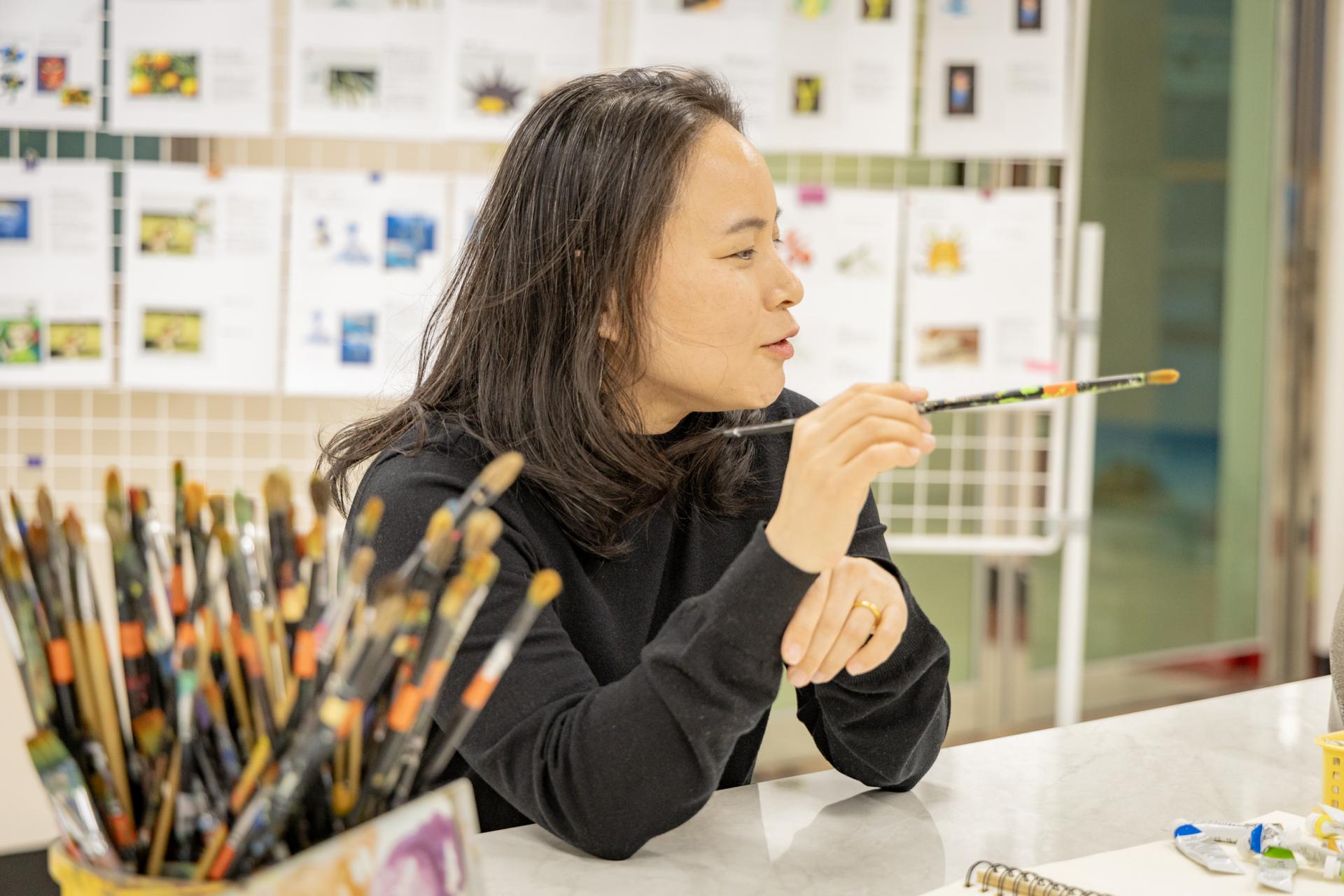 카트를 끌고 다니는 미술 선생님 : B면 이야기, image size:1920x1280