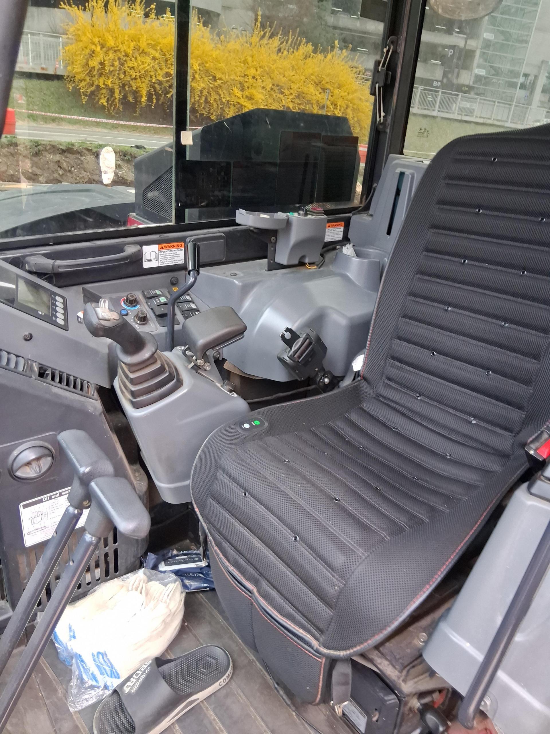 eda2b4bb83097.jpg