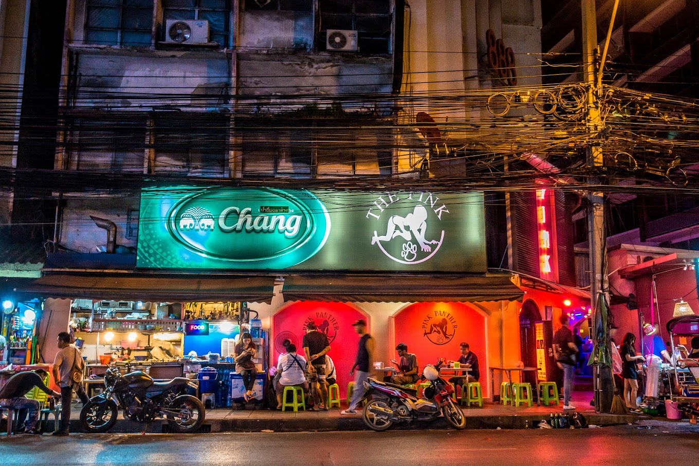 방콕의 밤을 빛내는 고고바 빌보드부터 킹스코너까지!