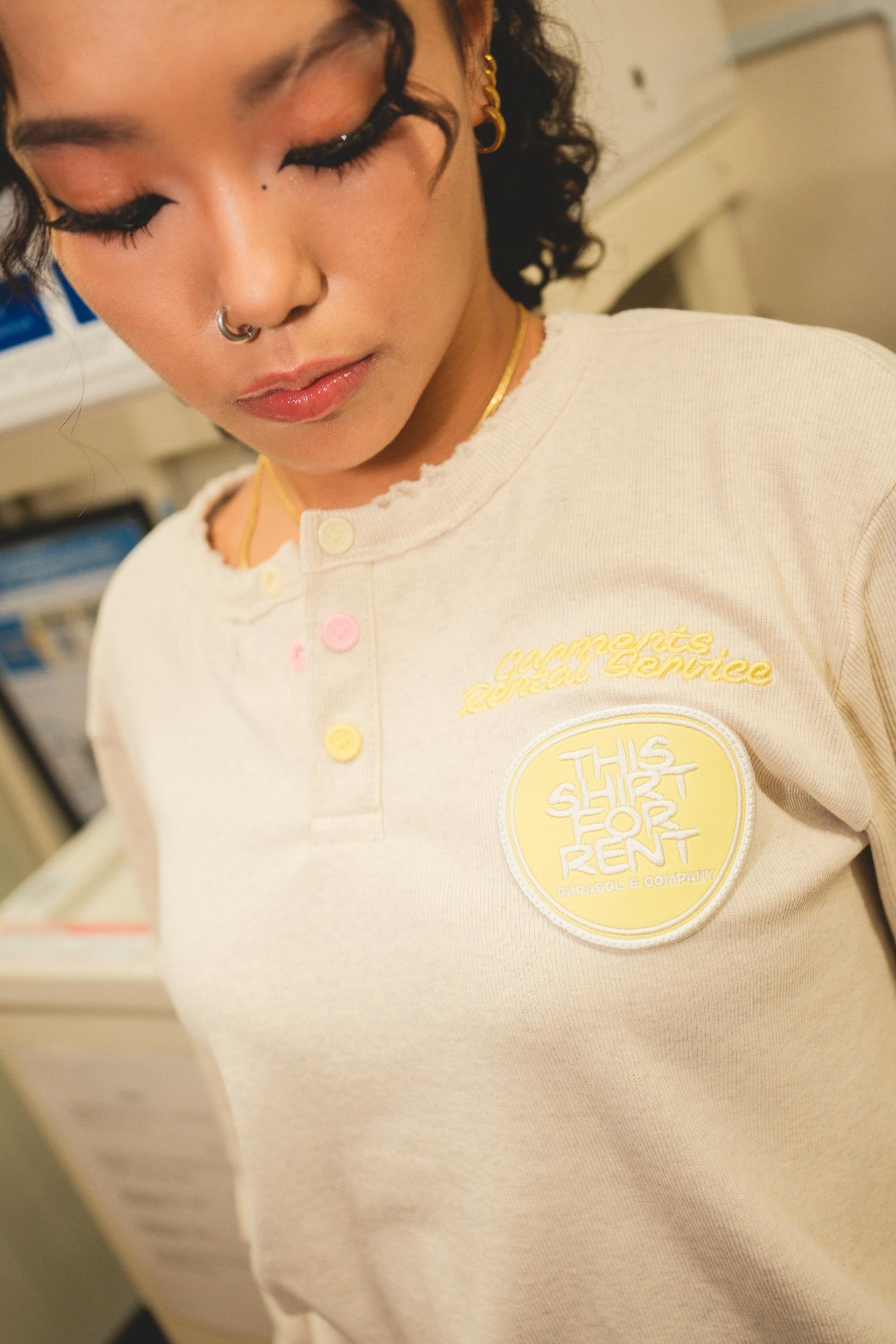 Rented Damage Wappen Henley Neck (MELANGE OATMEAL)