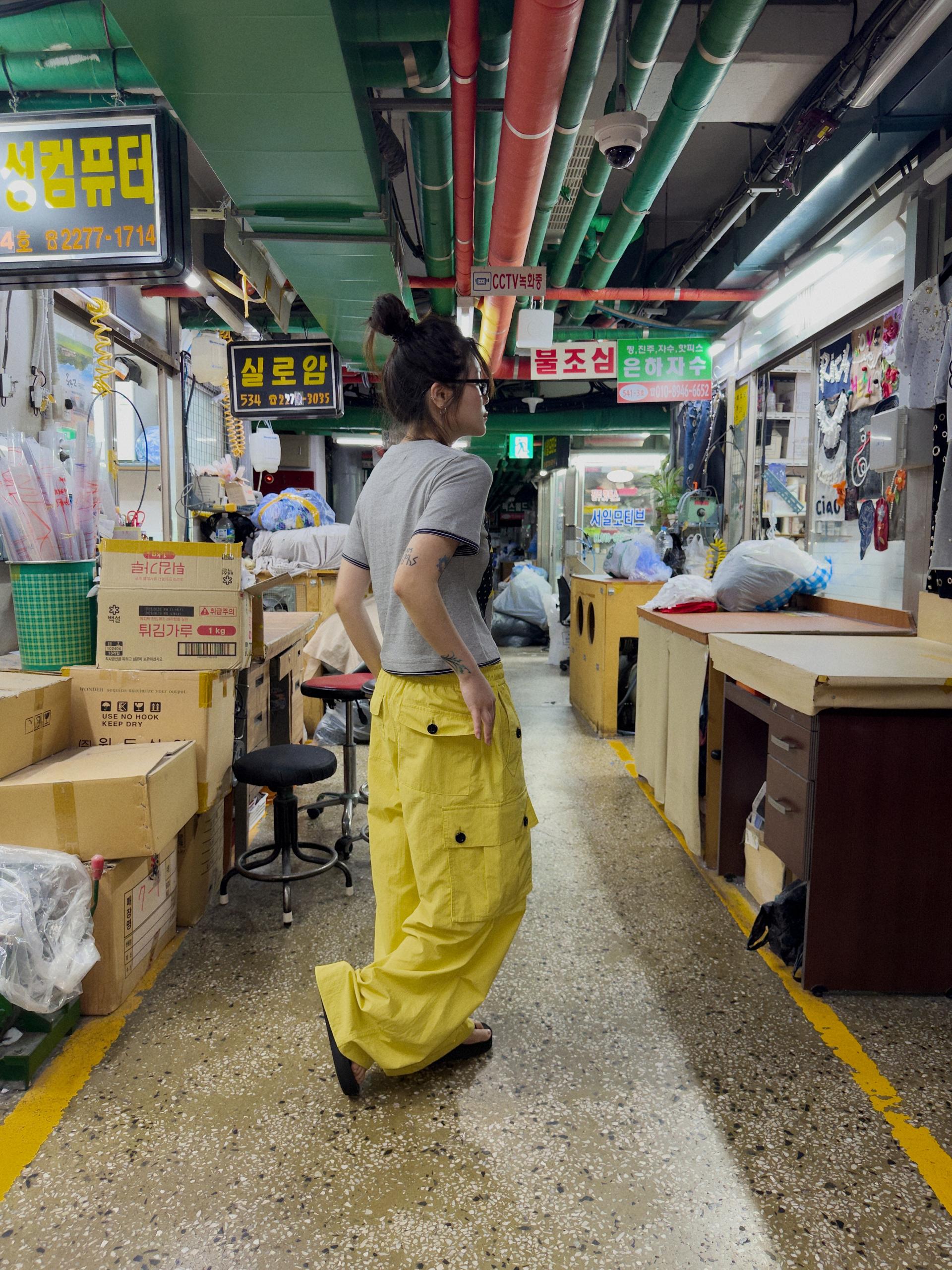 8 Buttons Parachute Nylon Pants (YELLOW)