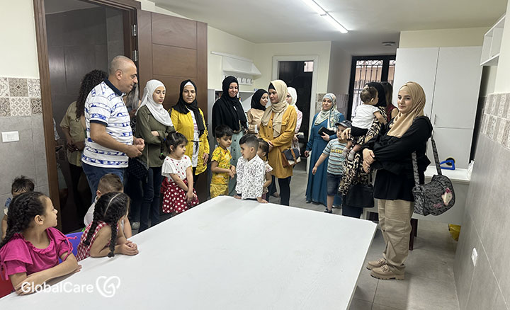 레바논 파나르 지역에서 난민 아동 부모들이 참여한 자녀 양육 교육 프로그램 현장