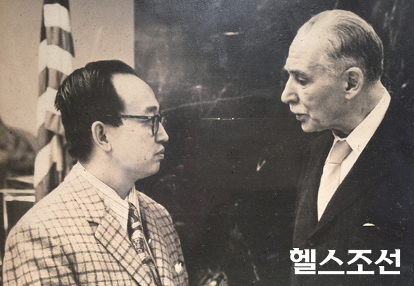 하버드 의대 스승인 시드니 파버 교수와 함께 찍은 김병수 박사