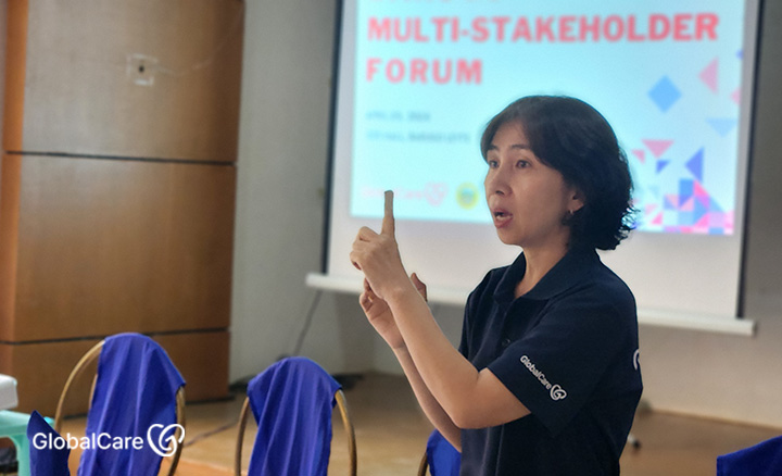 이해관계자 포럼에서 토론하는 신소미 지부장