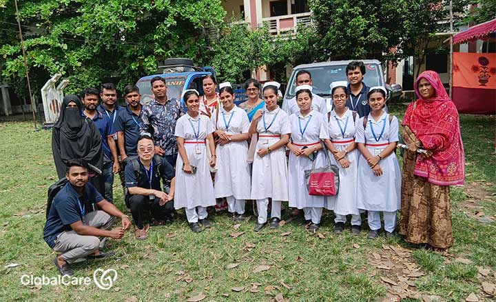 스크리닝 캠프에 함께한 글로벌케어 방글라데시 직원들과 간호사, 지역 보건인력