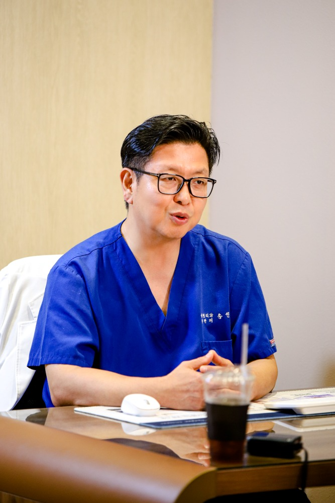 벨르몬성형외과 송인국 대표원장