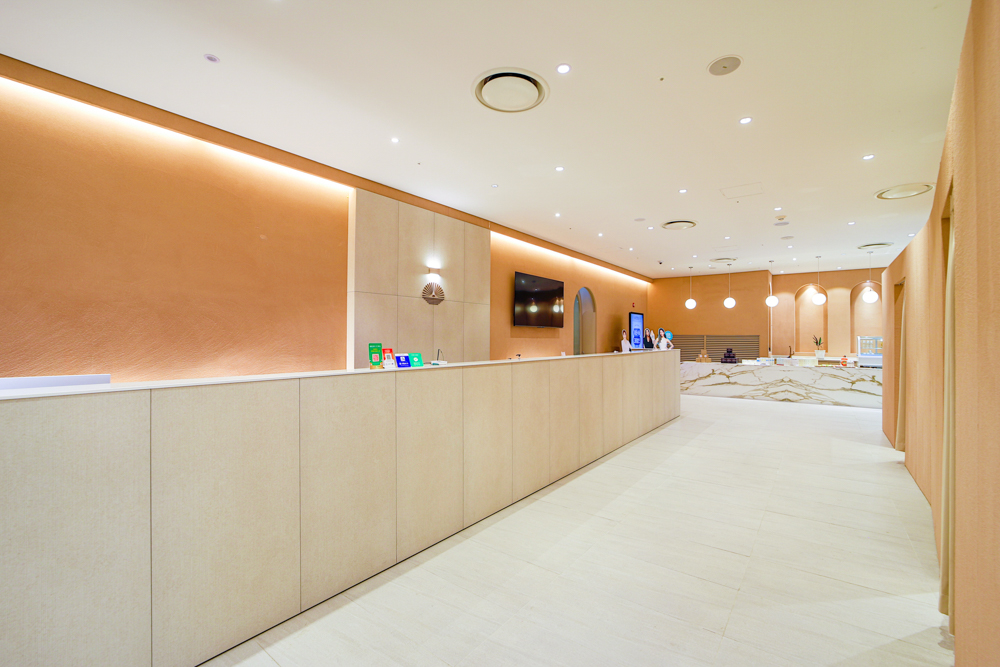 Main lobby and reception at Bellemorn Plastic Surgery Clinic in Jeju Shinhwa World