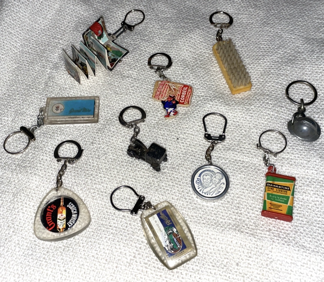 60~70's french keychain (134•••🗝️🔑) : room for five cats