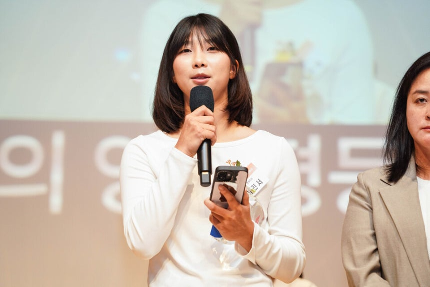 여자프로야구 박민서 선수가 1일 국립중앙도서관 국제회의장에서 열린 제19회 '올해의 양성평등문화상' 시상식에서 '신진문화인상' 수상 소감을 말하고 있다. ⓒ손상민 사진기자