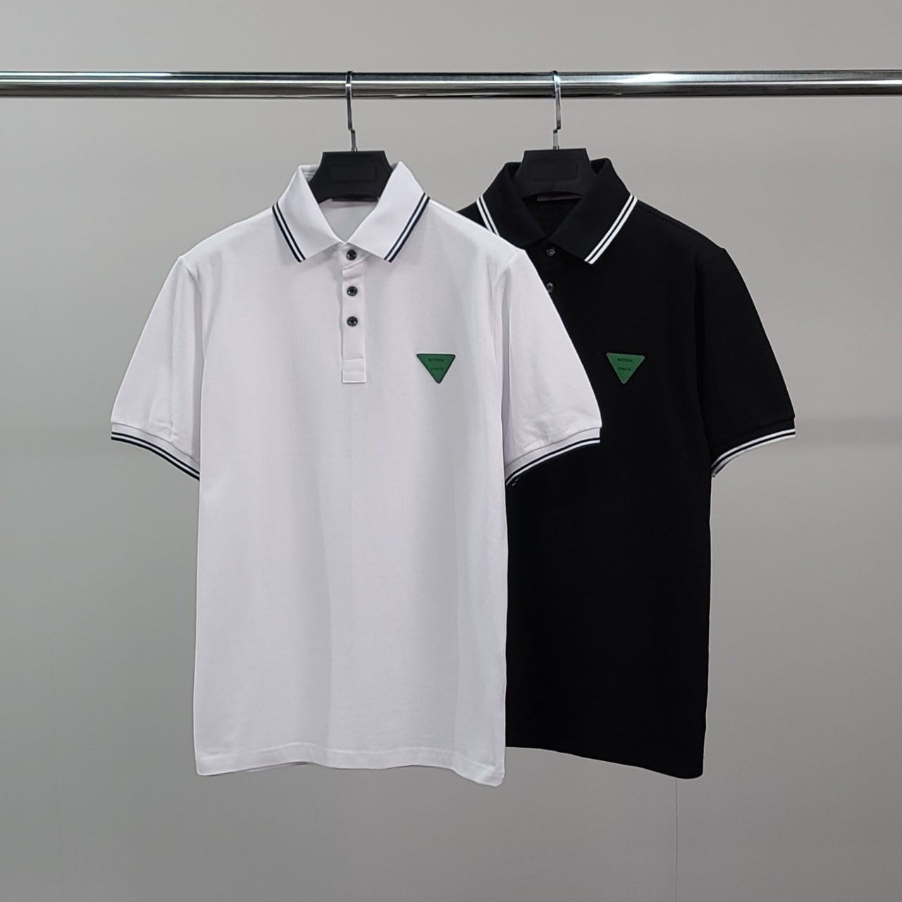 보테가베네타 삼각패치 라인 PK 반팔 카라티 2color