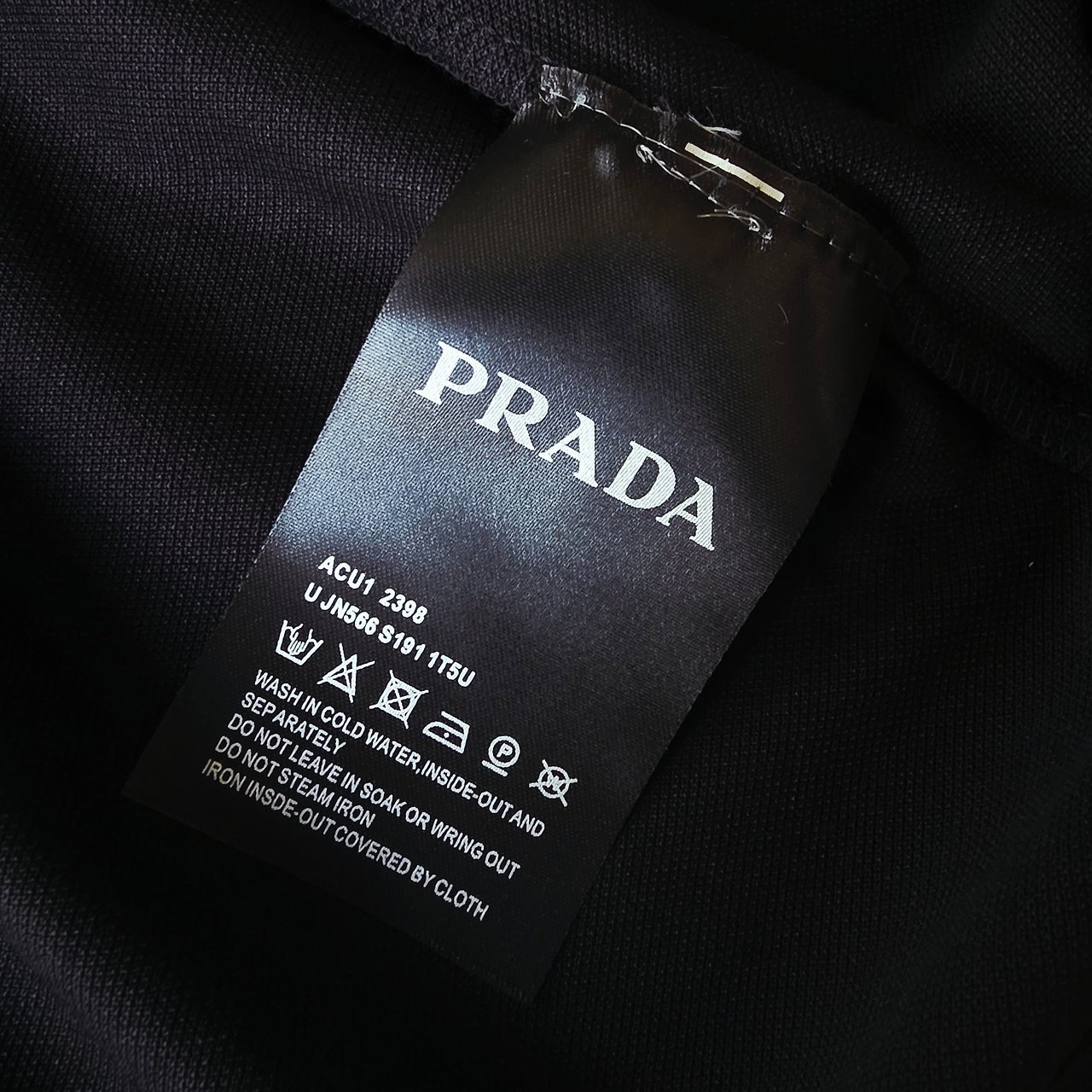 프라다 큐빅로고 폴로셔츠