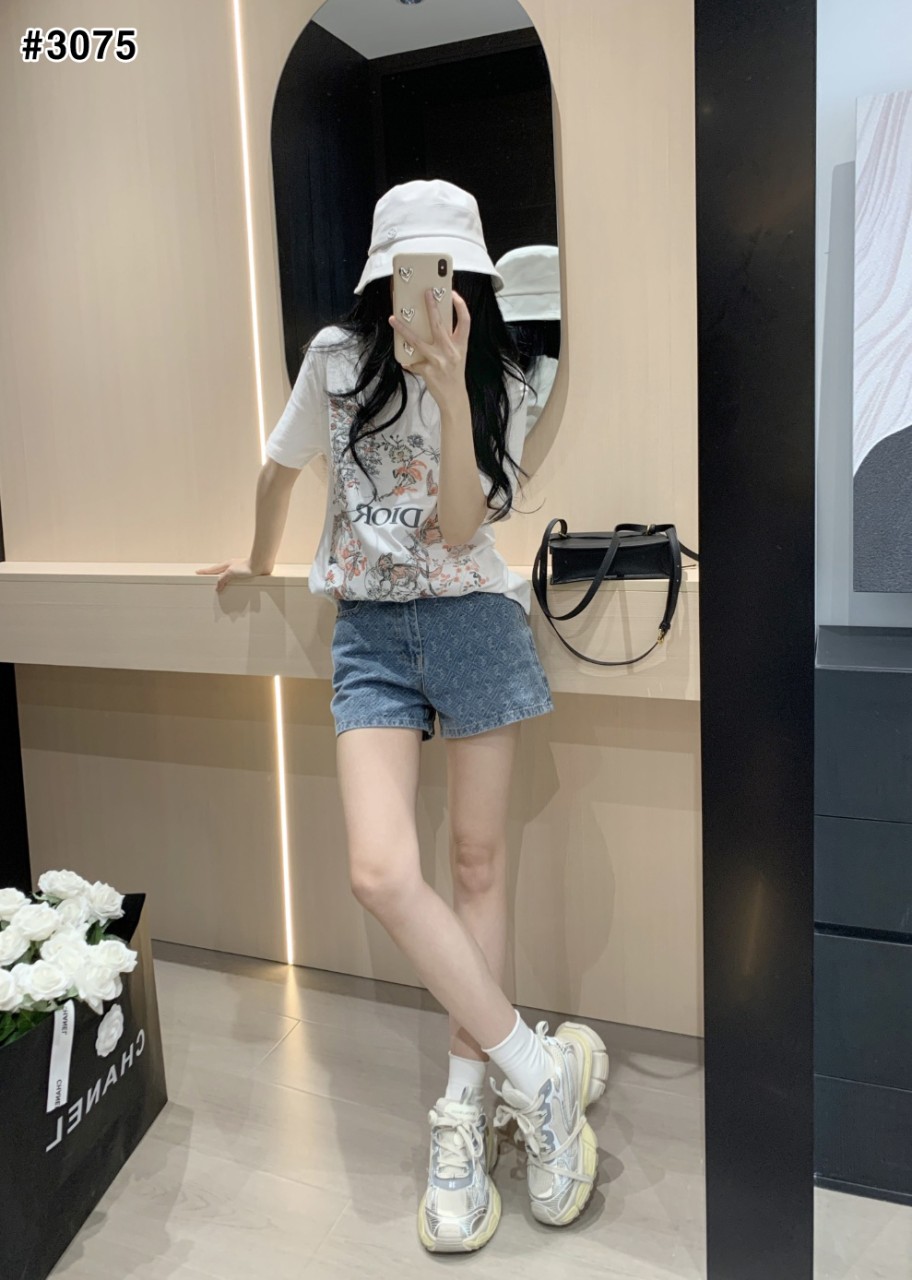디올 플라워 로고 자수 티셔츠
