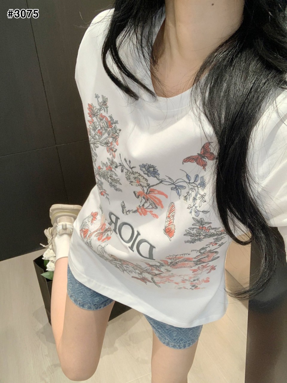 디올 플라워 로고 자수 티셔츠