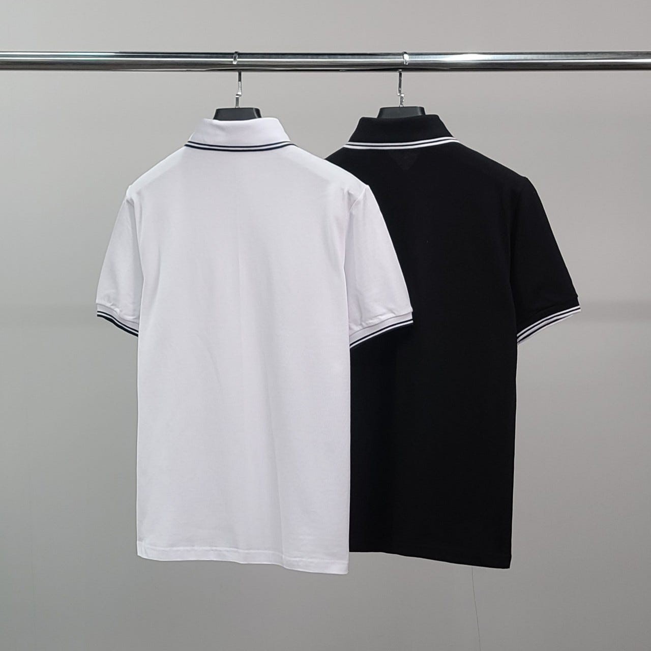 보테가베네타 삼각패치 라인 PK 반팔 카라티 2color