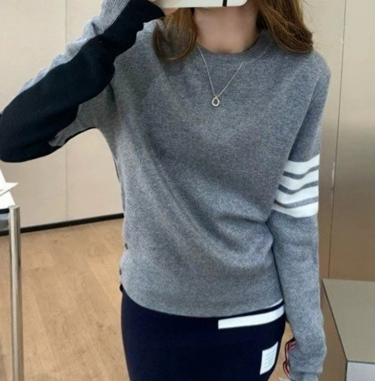 [단순반품ok] 톰브라운 그레이 앤 네이비 라운드 니트