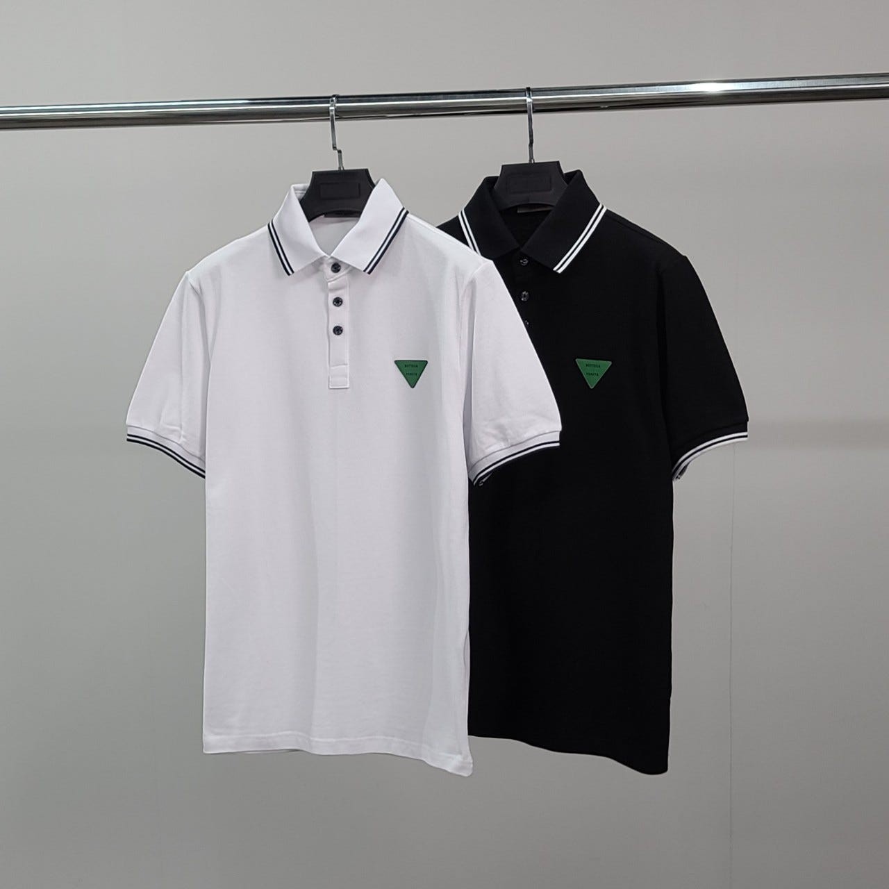 보테가베네타 삼각패치 라인 PK 반팔 카라티 2color