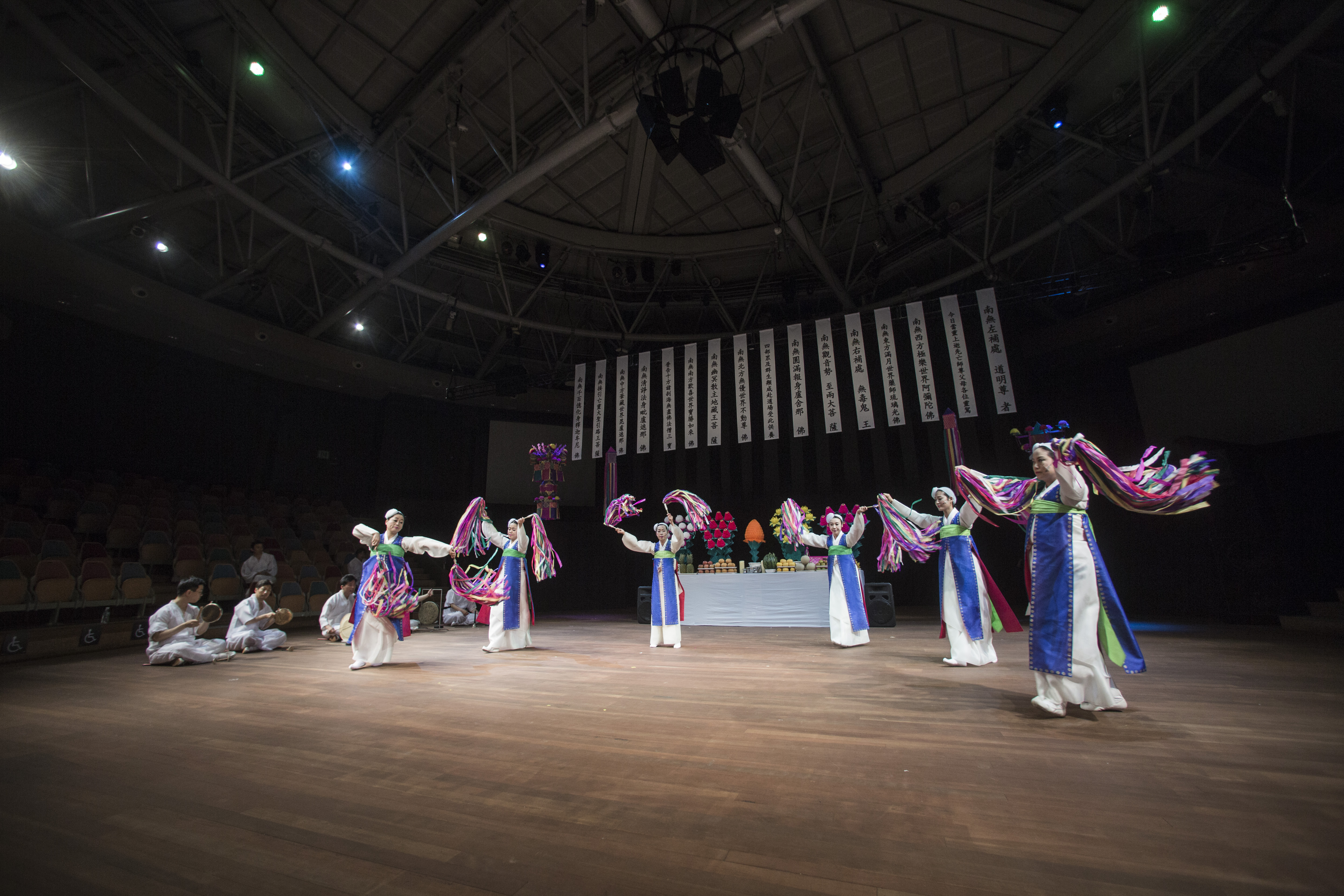 8월 28일 '동해안별신굿' 공연 신청하기