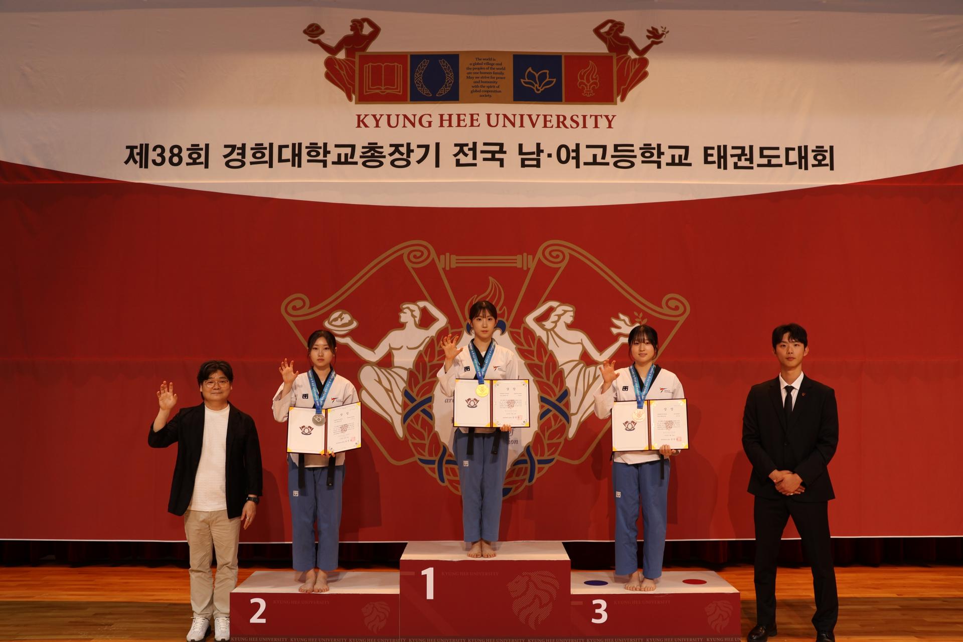 01f5c980a8357.jpg