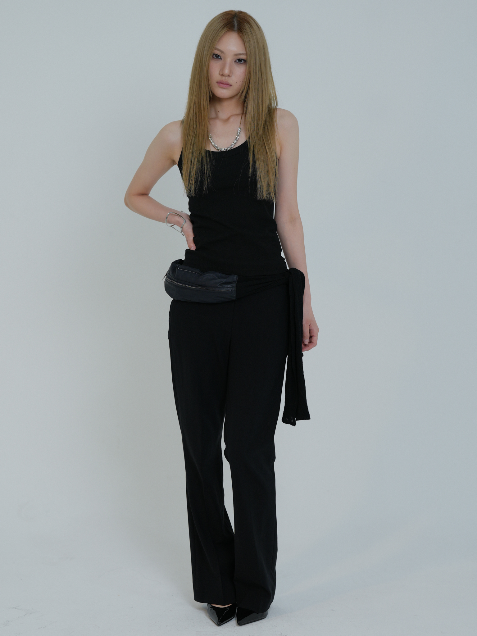 ARTIST RIBBED SQUARE NECK SLEEVELESS (BLACK)