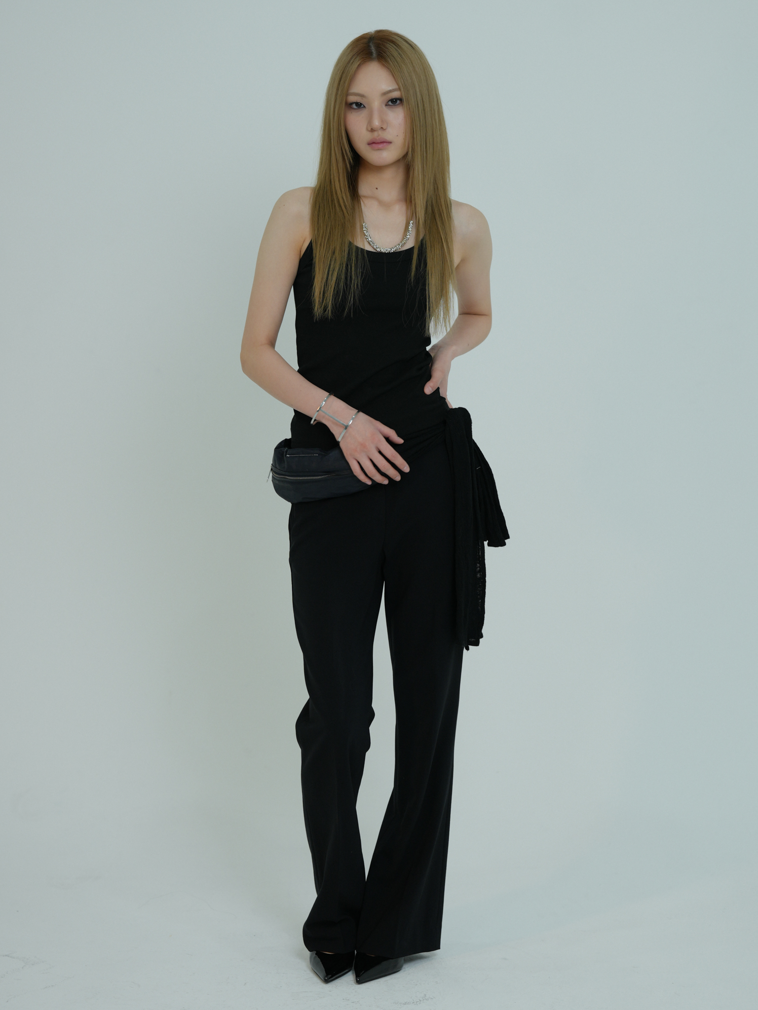 ARTIST RIBBED SQUARE NECK SLEEVELESS (BLACK)