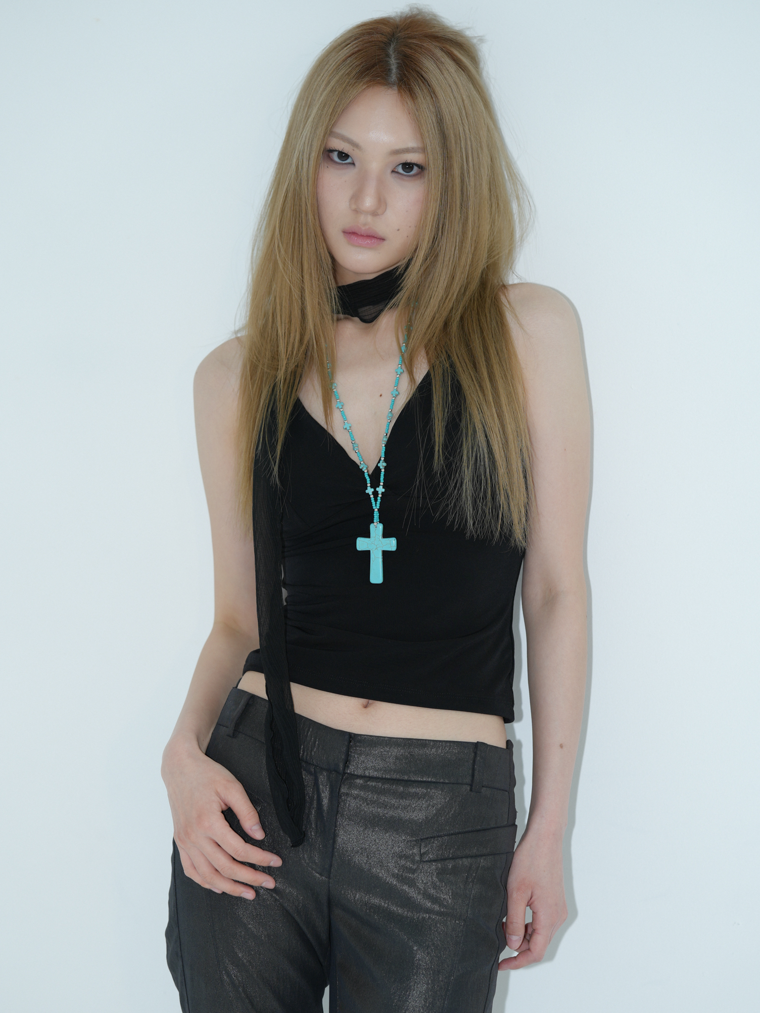 ARTIST V-NECK STRING SLEEVELESS (BLACK)
