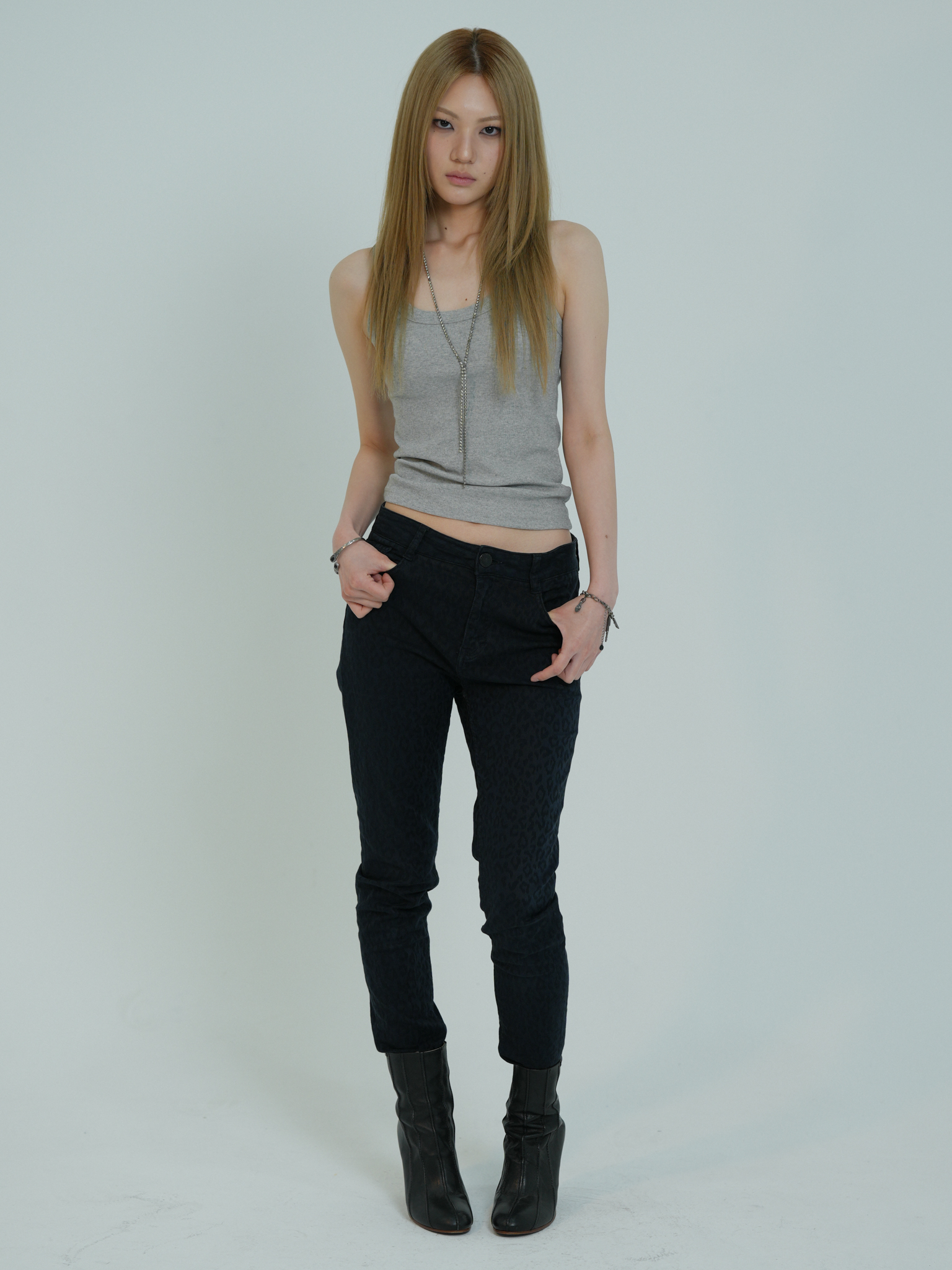 ARTIST RIBBED SQUARE NECK SLEEVELESS (GREY)