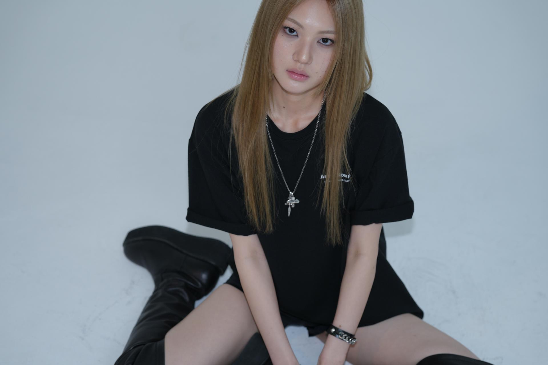 ARTIST OVERSIZED LOGO T-SHIRT (BLACK)
