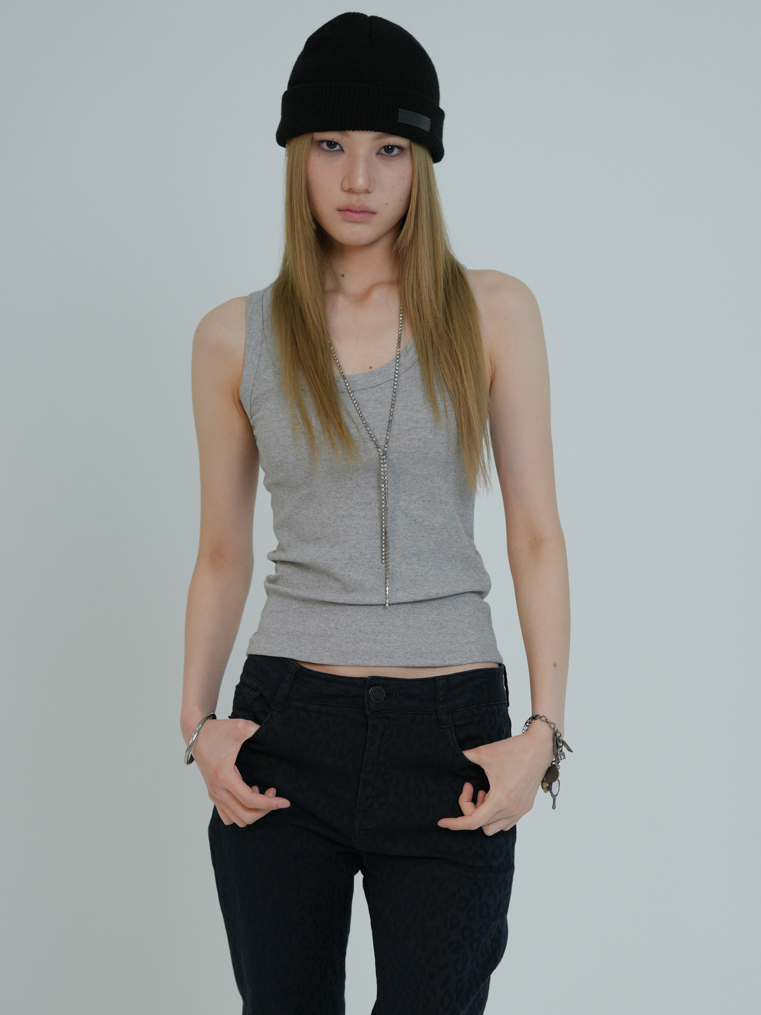 ARTIST RIBBED SQUARE NECK SLEEVELESS (GREY)
