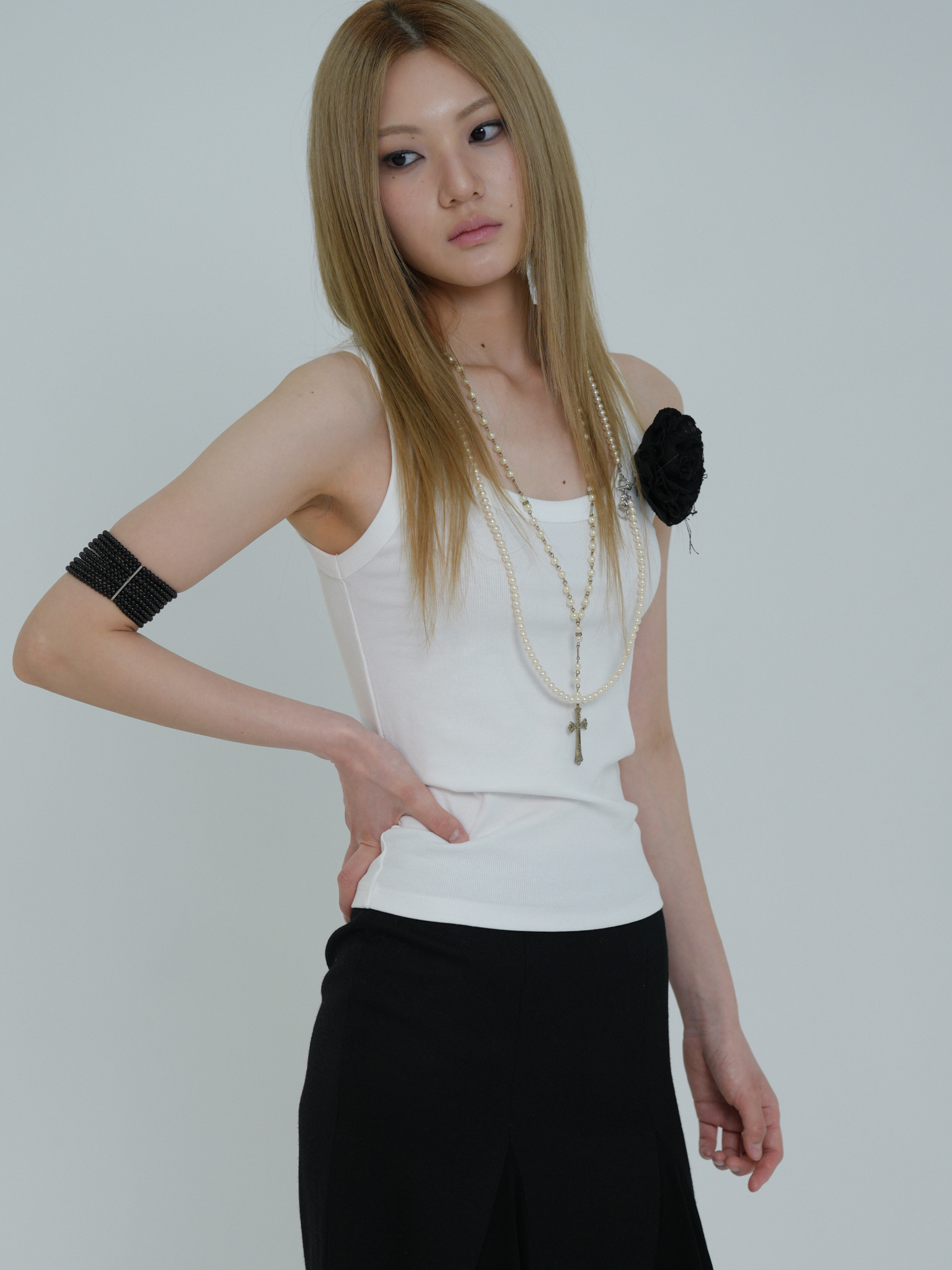 ARTIST RIBBED SQUARE NECK SLEEVELESS (WHITE)