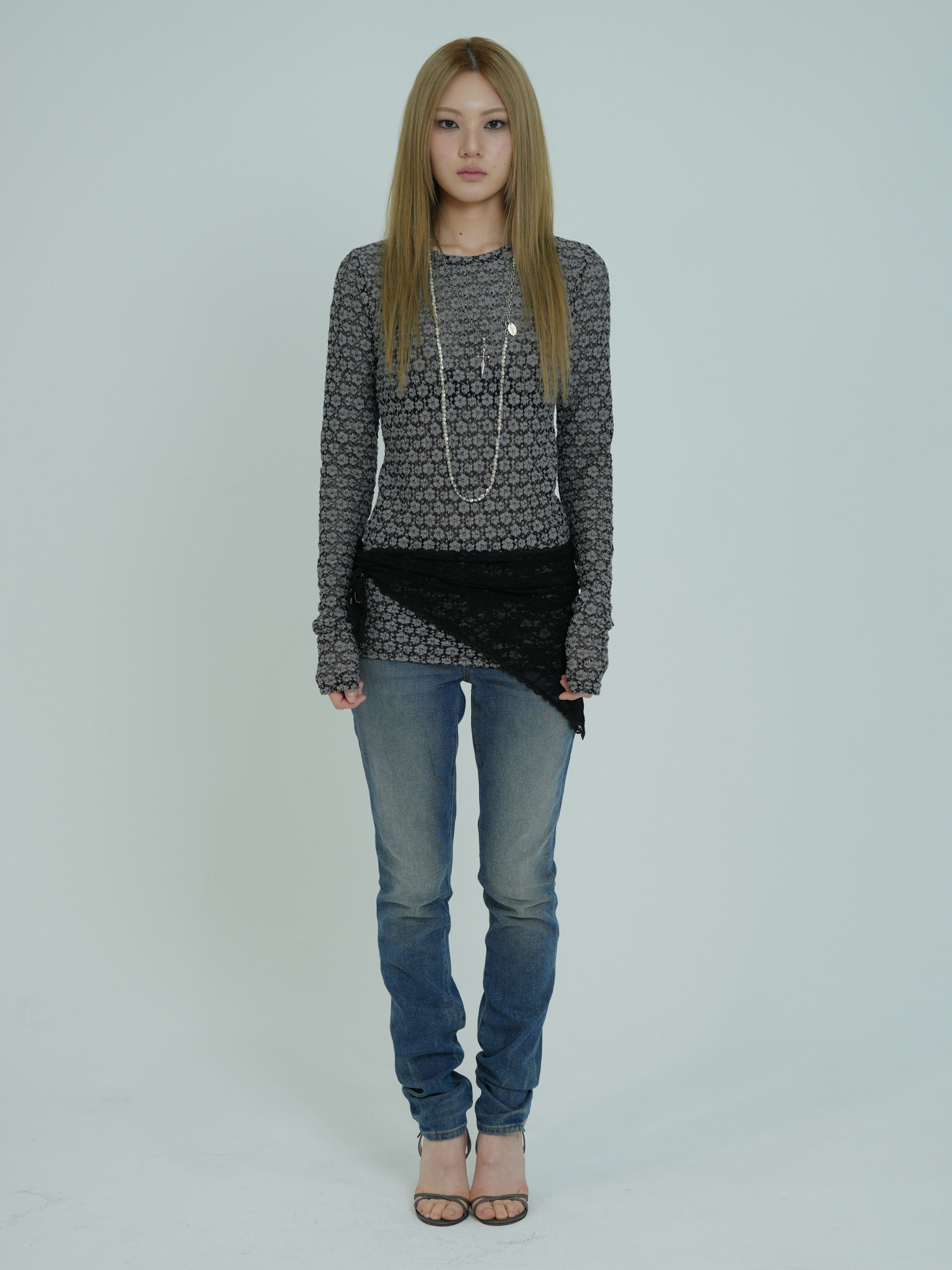 ARTIST FLORAL LACE LONG SLEEVE (GREY)
