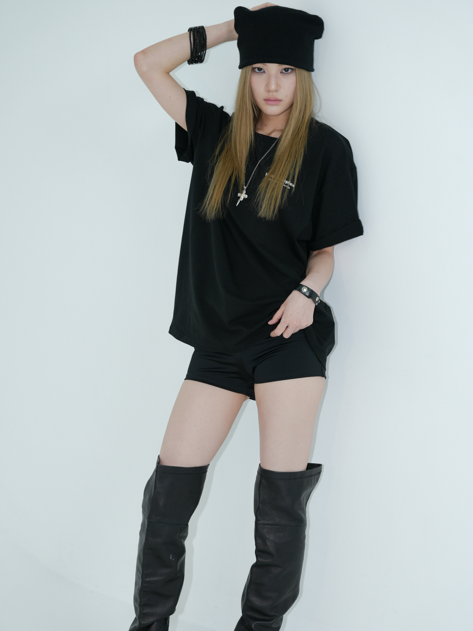 ARTIST OVERSIZED LOGO T-SHIRT (BLACK)