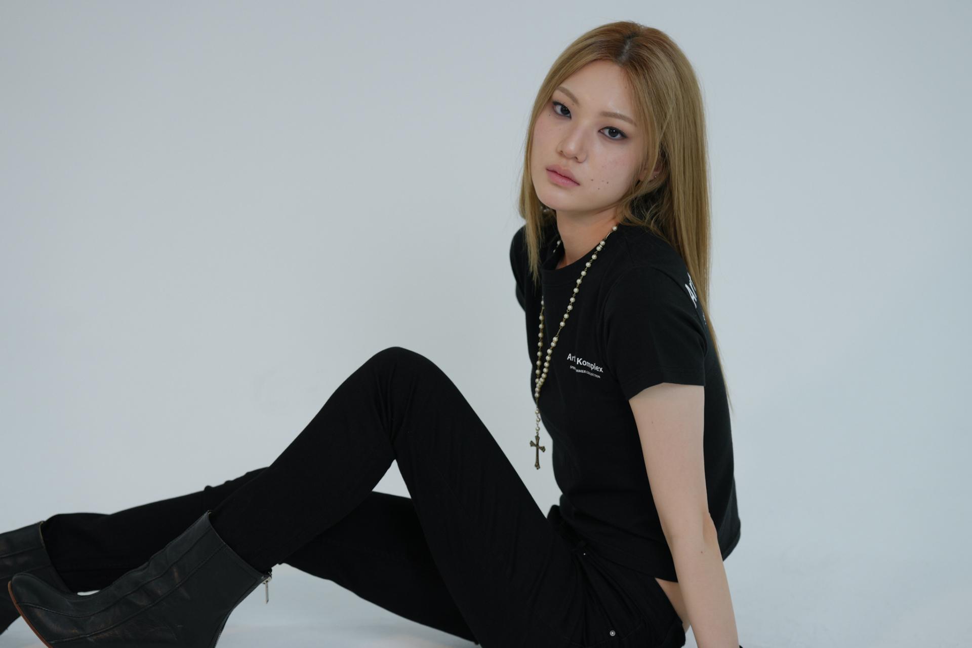 ARTIST SLIM FIT LOGO T-SHIRT (BLACK)