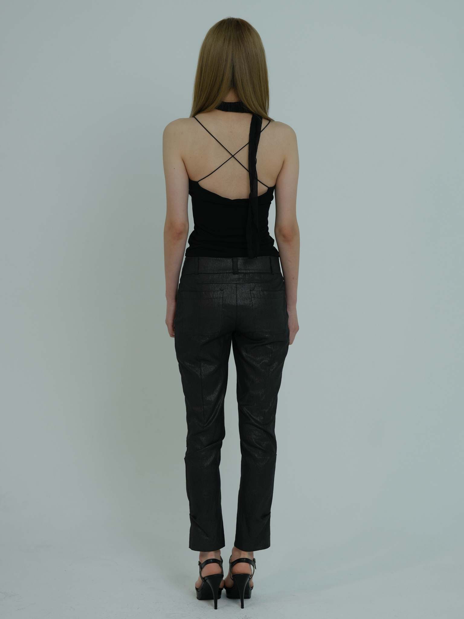 ARTIST V-NECK STRING SLEEVELESS (BLACK)