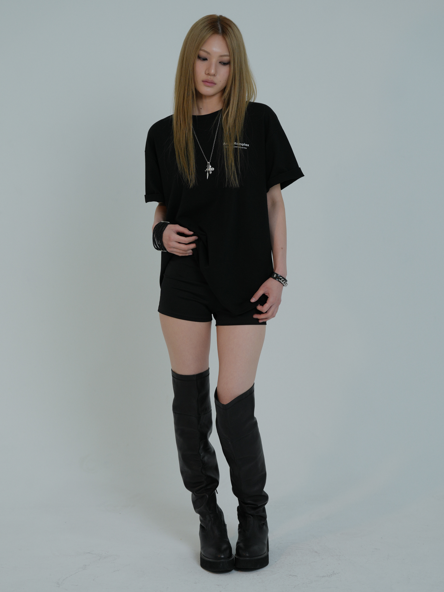 ARTIST OVERSIZED LOGO T-SHIRT (BLACK)