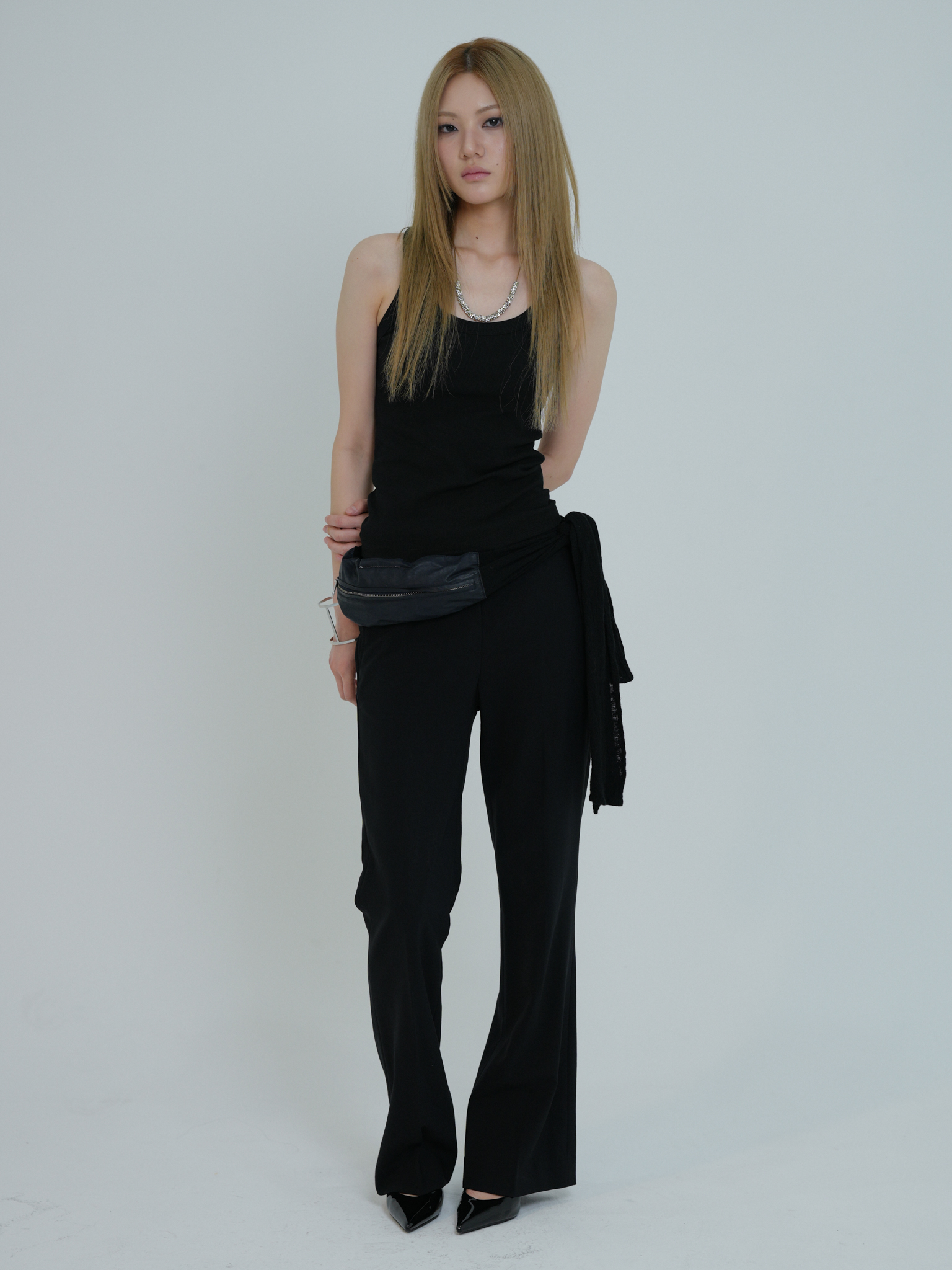 ARTIST RIBBED SQUARE NECK SLEEVELESS (BLACK)
