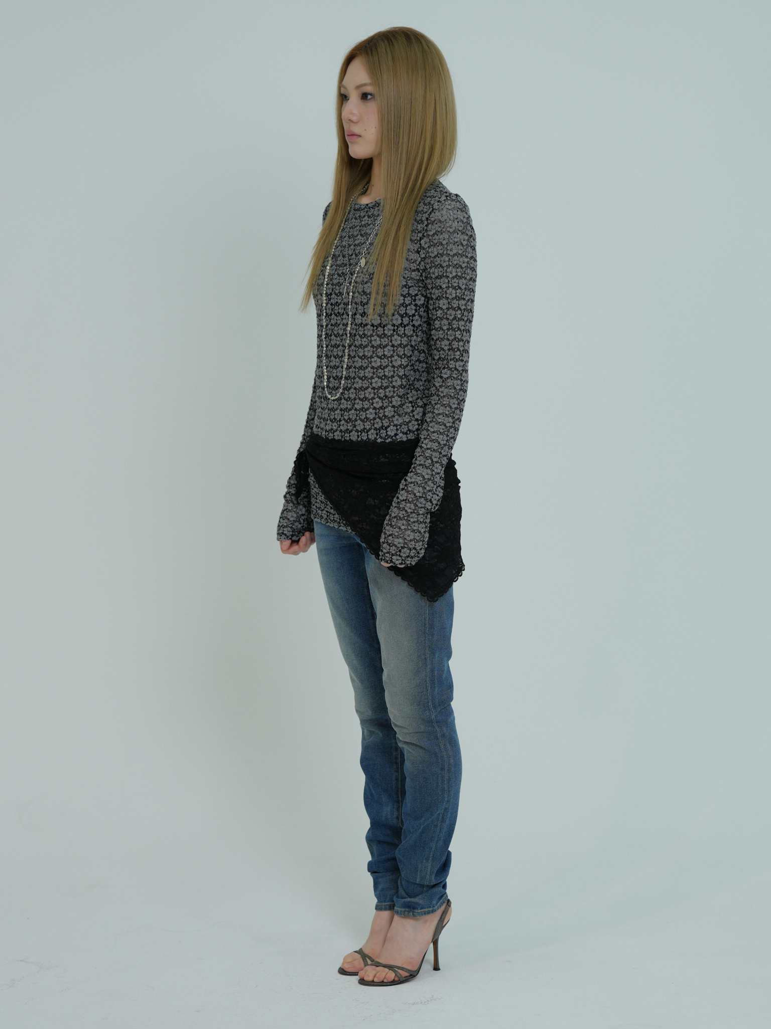 ARTIST FLORAL LACE LONG SLEEVE (GREY)