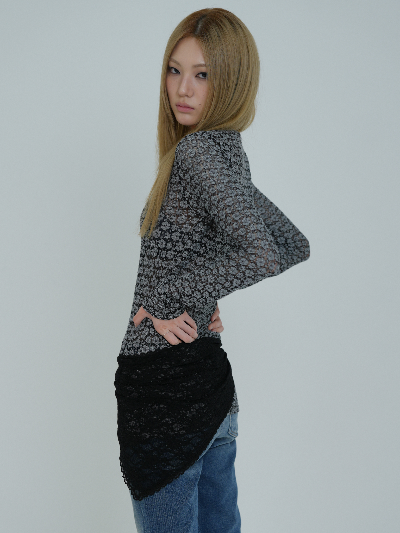 ARTIST FLORAL LACE LONG SLEEVE (GREY)