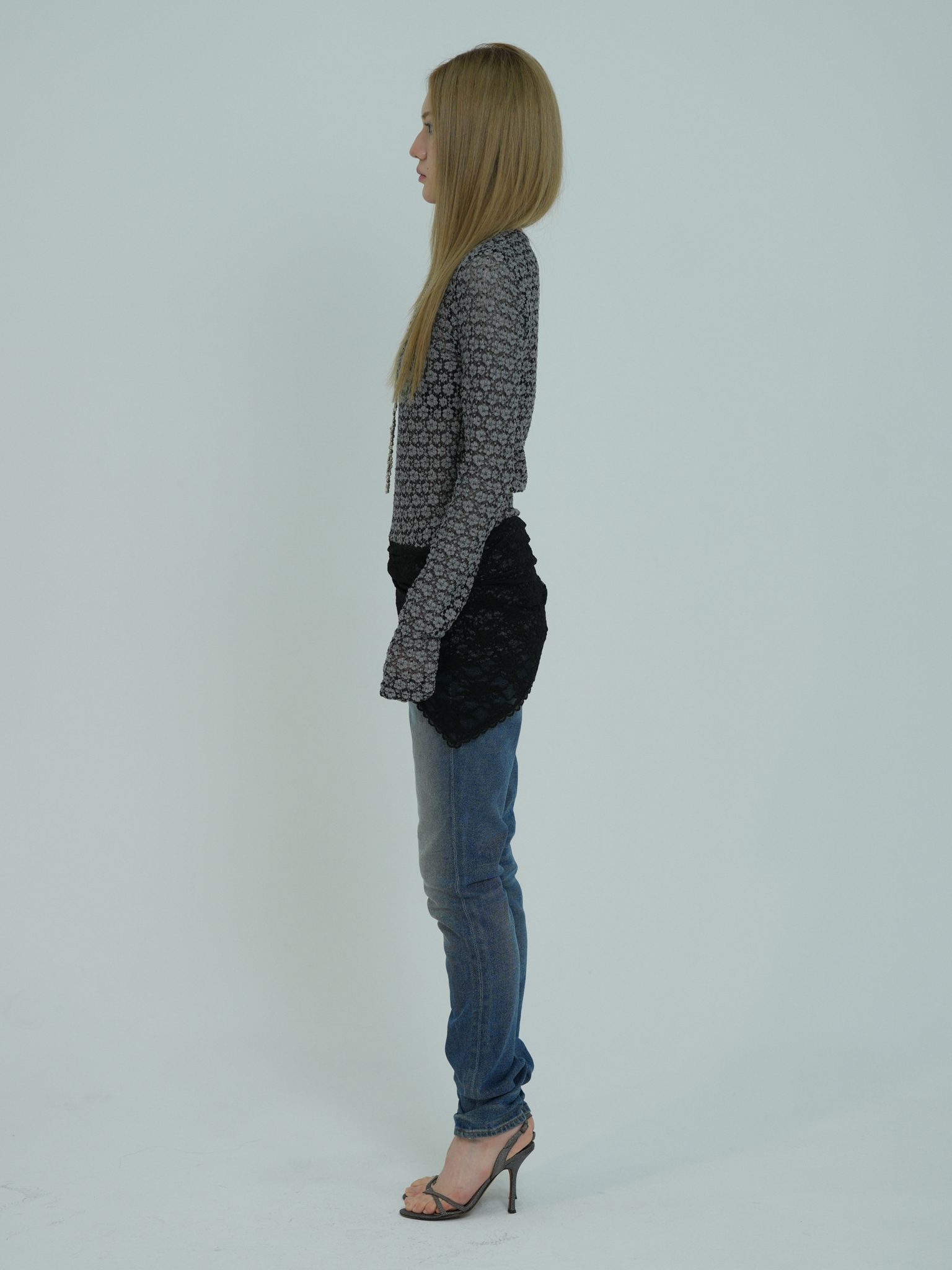 ARTIST FLORAL LACE LONG SLEEVE (GREY)
