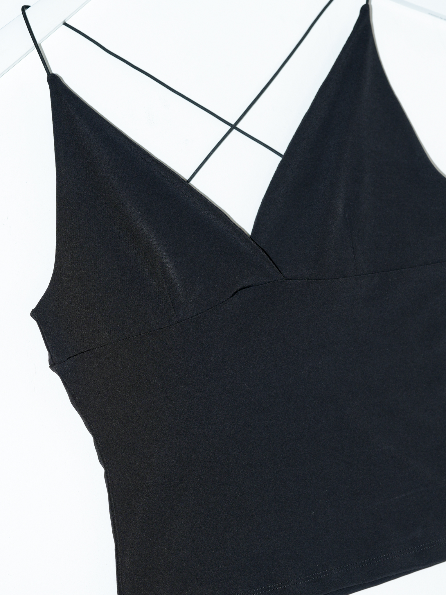 ARTIST V-NECK STRING SLEEVELESS (BLACK)