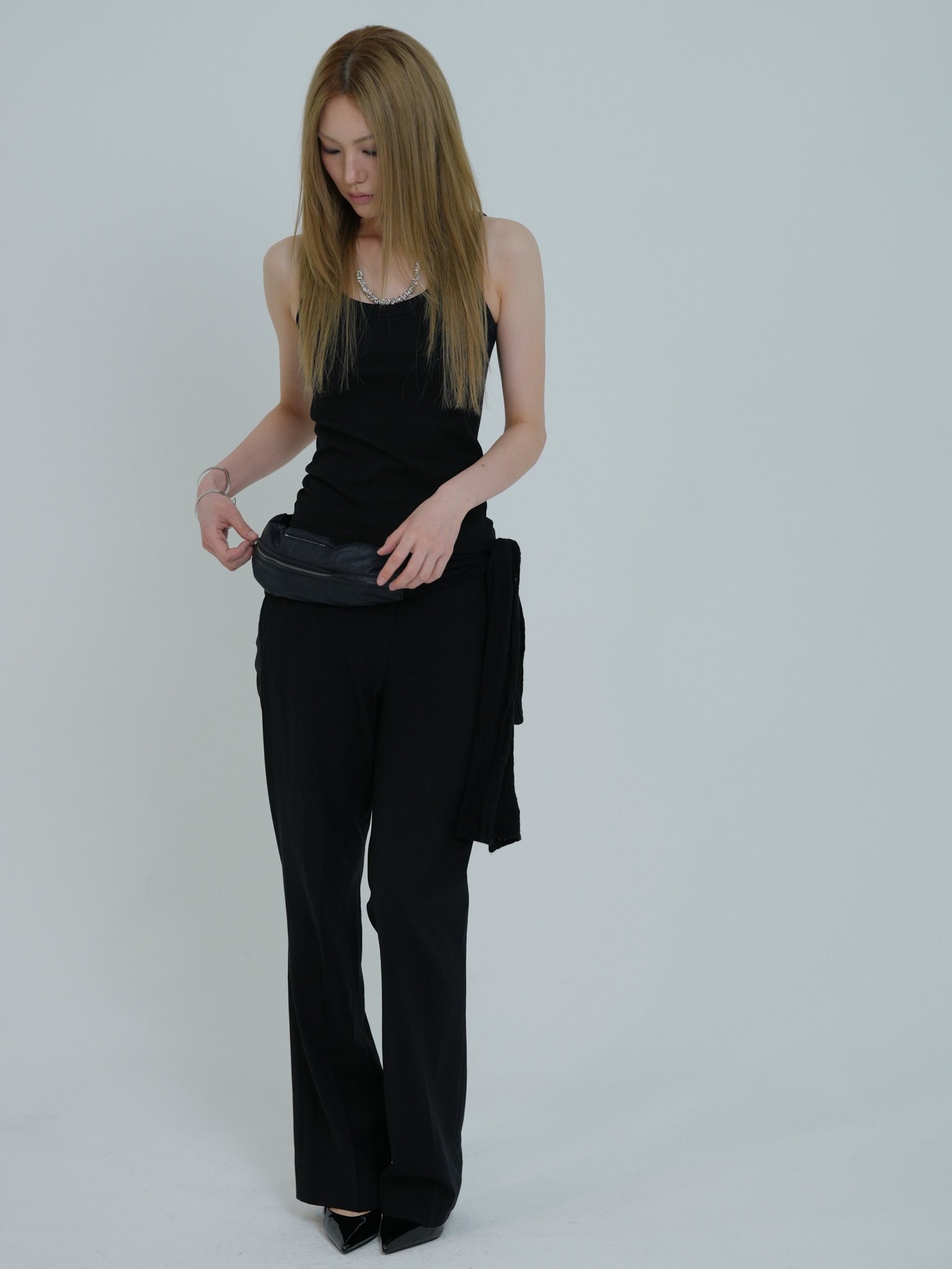 ARTIST RIBBED SQUARE NECK SLEEVELESS (BLACK)