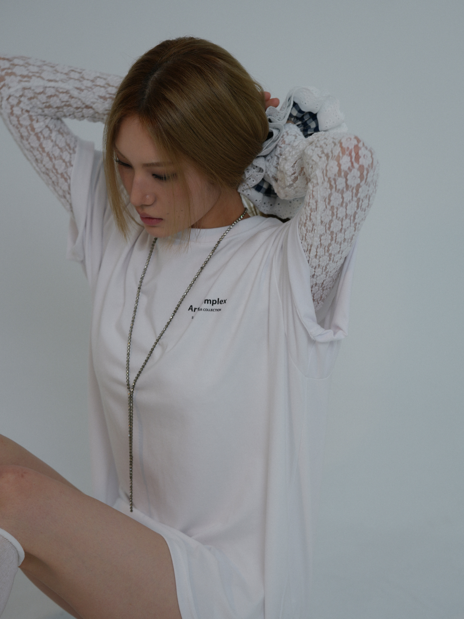 ARTIST CHECK EYELET SCRUNCHIE (NAVY)