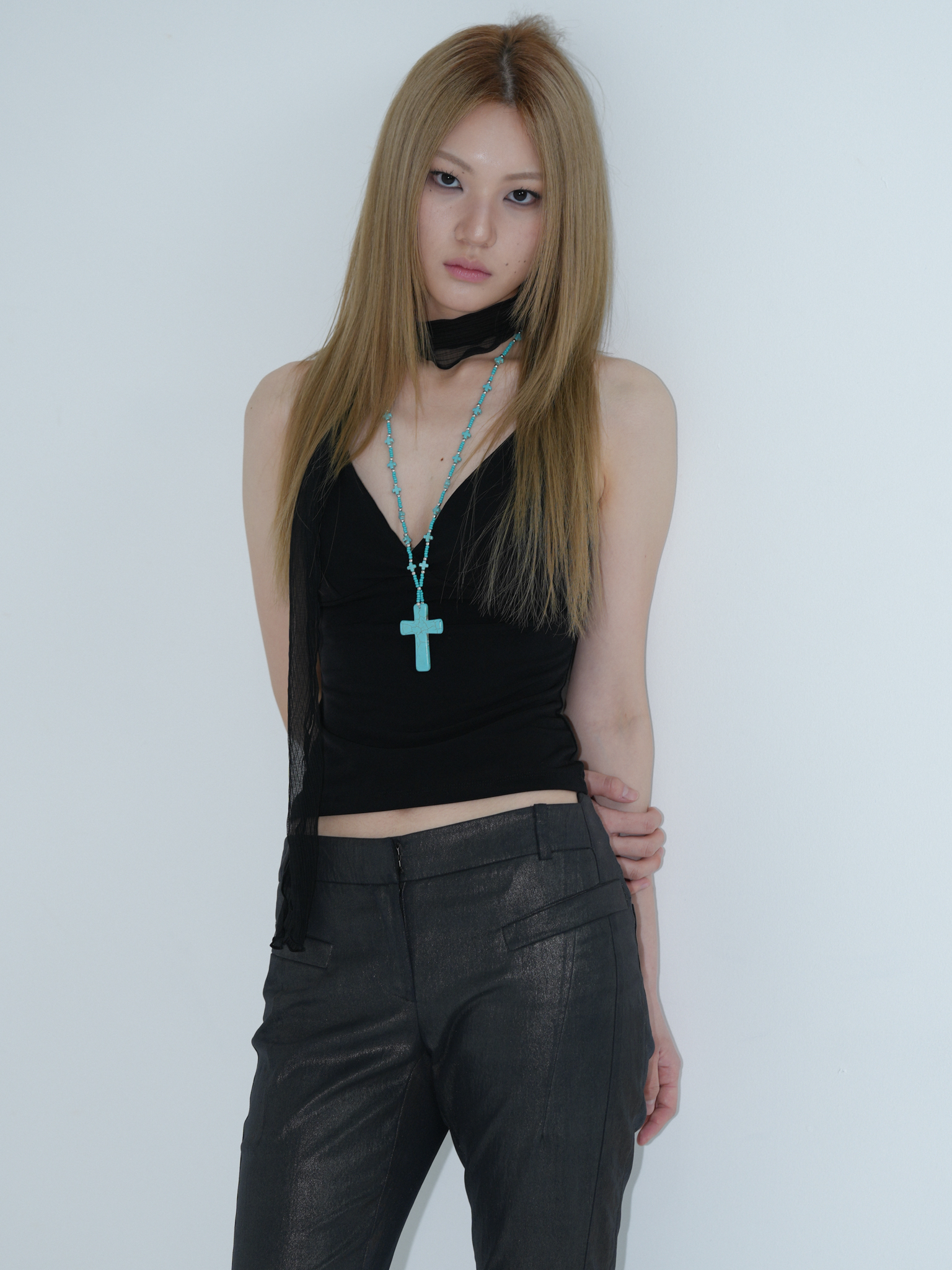 ARTIST V-NECK STRING SLEEVELESS (BLACK)