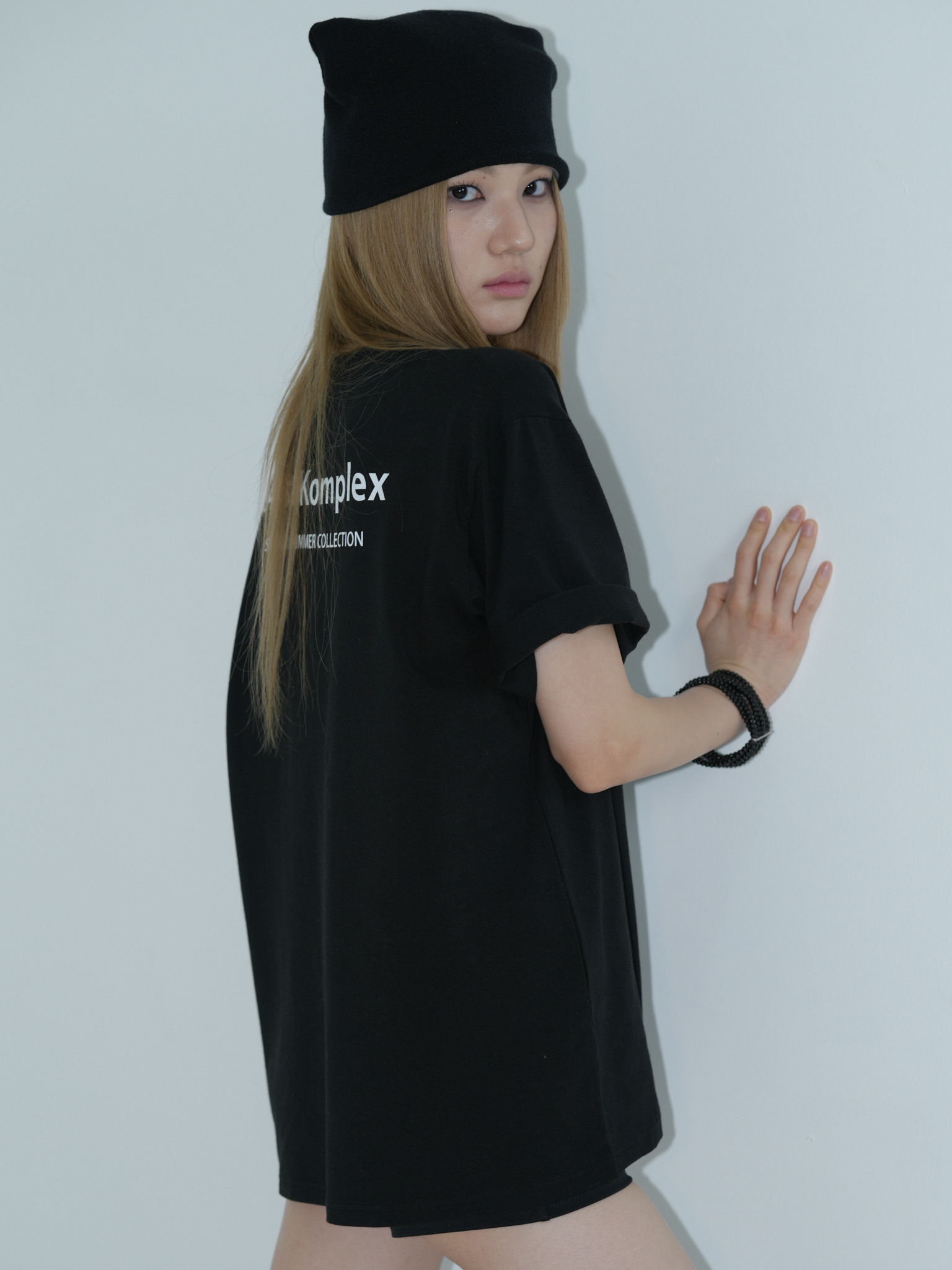 ARTIST OVERSIZED LOGO T-SHIRT (BLACK)