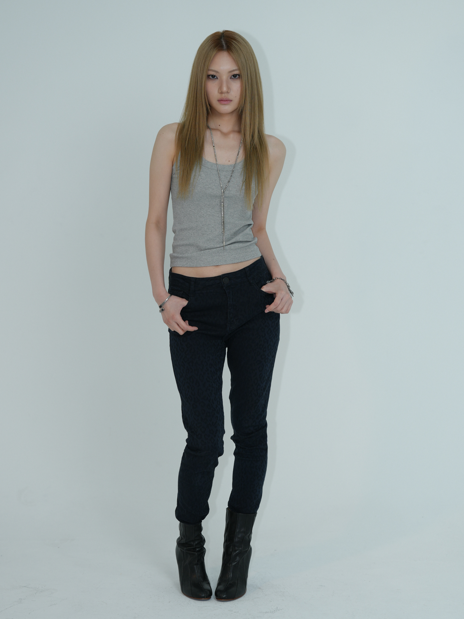 ARTIST RIBBED SQUARE NECK SLEEVELESS (GREY)